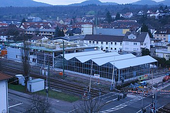 W�chst immer weiter in die H�he: Der neue Raiffeisenmarkt in Gaggenau. Foto: StVw