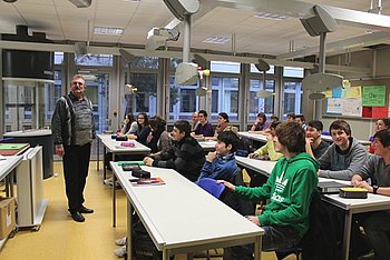 Hier macht Lernen Spa�: der hochwertige neue Chemieraum der Realschule. Foto: StVw 