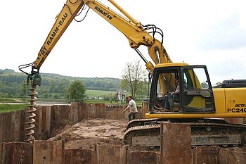 An der Stahlbachm�ndung in Bad Rotenfels entsteht ein Regenkl�rbecken