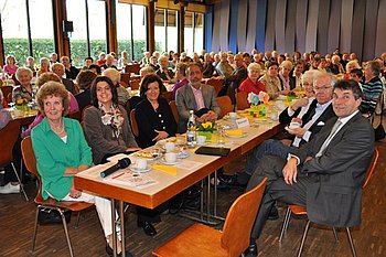 Auch die stdtische Verwaltungsspitze lachte mit den Senioren  hier in Bad Rotenfels. Foto: Mandic