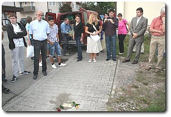 �Stolpersteine�, die in den Gehweg eingelassen sind, erinnern an das Schicksal j�discher Mitb�rger, die dem Nationalsozialismus zum Opfer gefallen sind. Foto: StVw
