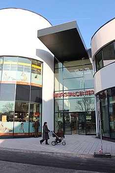 Das Murgtal-Center beeindruckt mit einer Architektur auf der H�he der Zeit. Foto: StVw