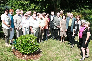 mitarbeiter des rathauses werden in den ruhestand verabschiedet