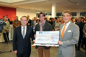 Der Gaggenauer Verein KINDgenau erhielt vom Vorstand der Volksbank 1.000 Euro. Foto: privat<br />
