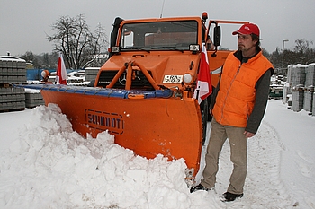 Mit dem winterlichen Ernstfall hatten sich die Mitarbeiter des st�dtischen Baubetriebshofs besonders �ber die Weihnachtsfeiertage auseinander zu setzen. Foto: StVw